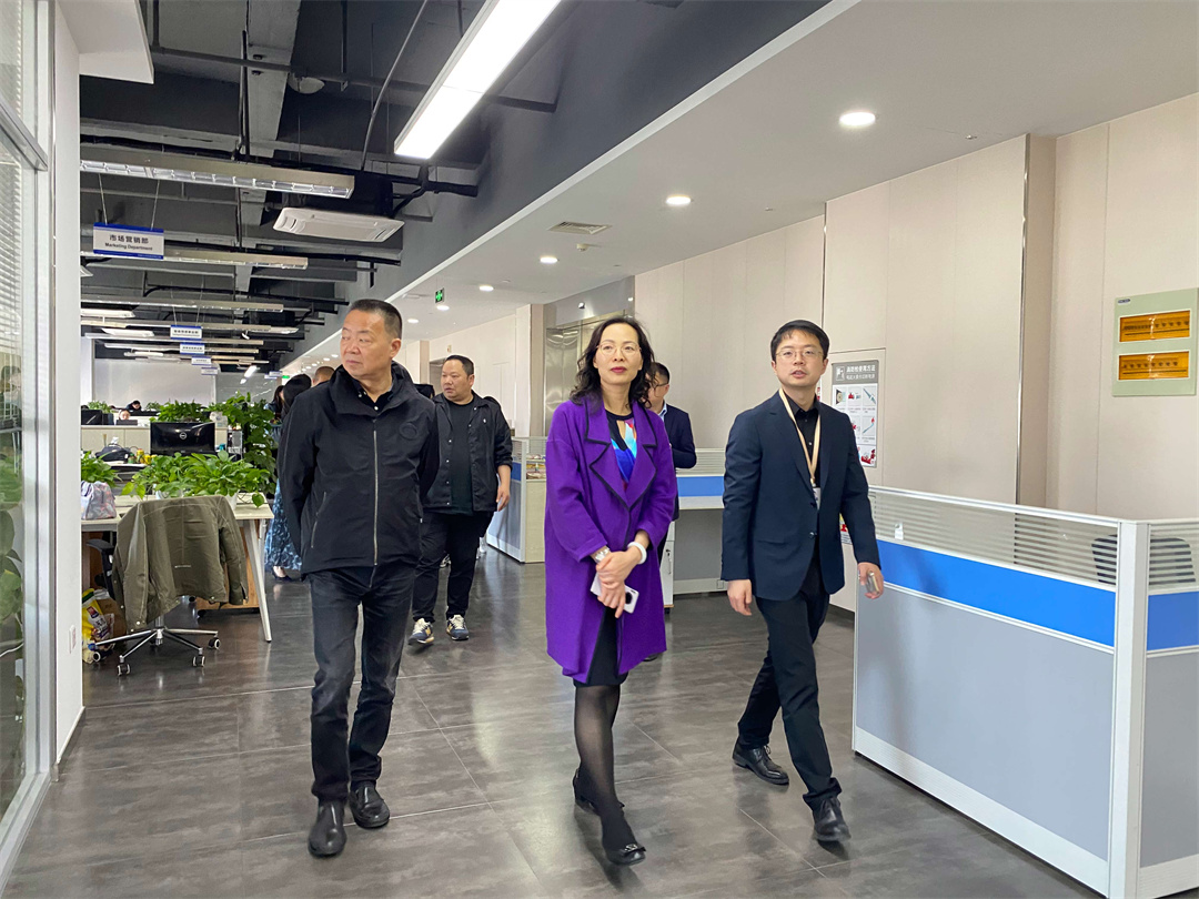 Wuxi Binhu District CPPCC leader visiting company